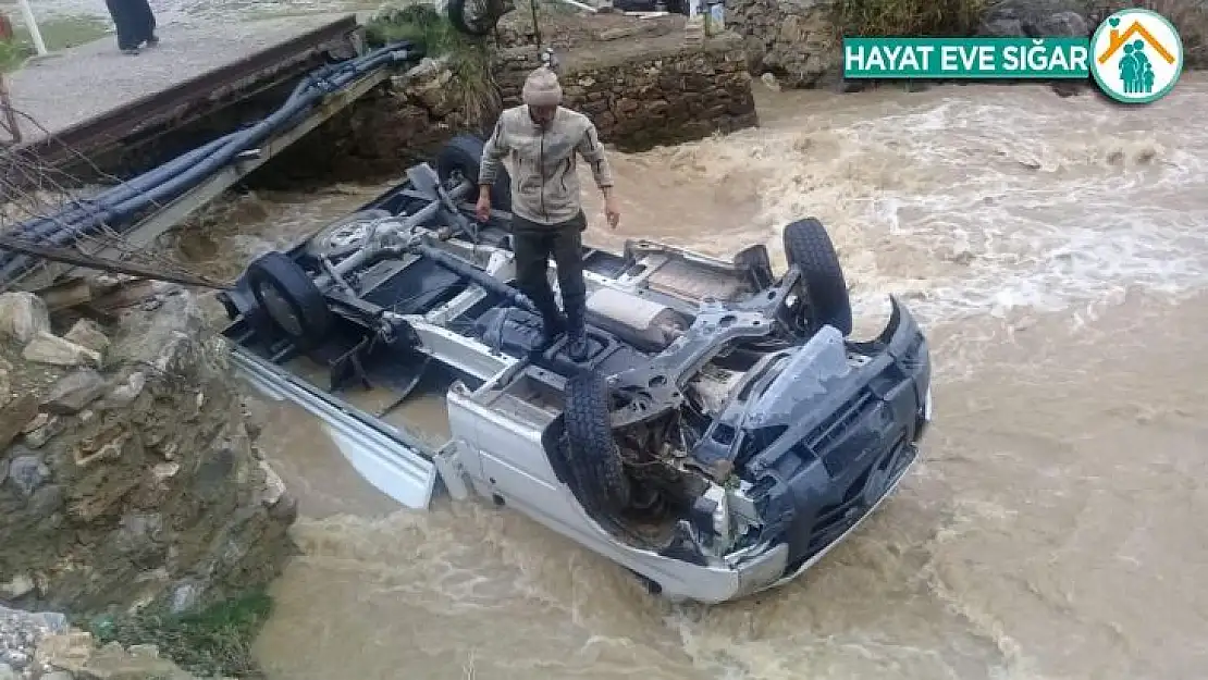 Kamyonet dereye uçtu: 2 kişi boğulmaktan son anda kurtarıldı