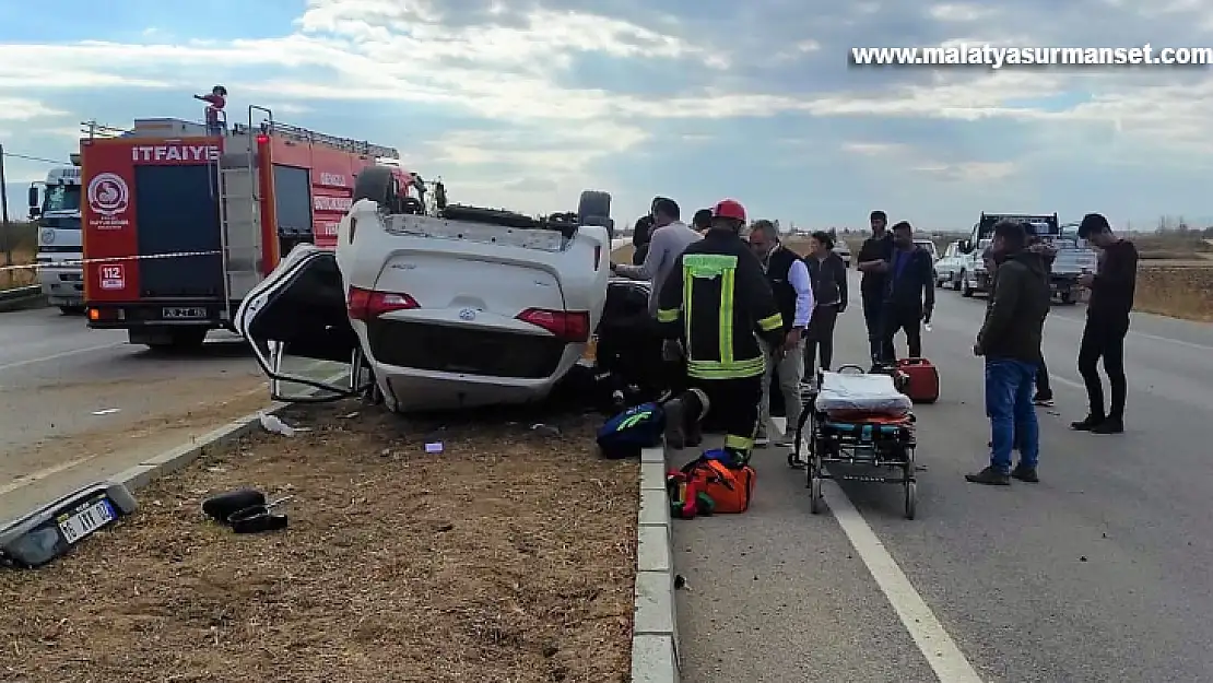 Kamyonete çarpmamak için manevra yapan araç takla attı: 2 yaralı