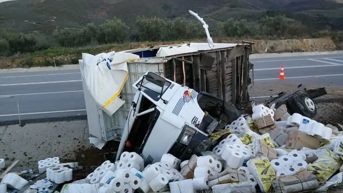 Kamyonun freni boşaldı, trafiği tehlikeye atmamak için şarampole yuvarlandı