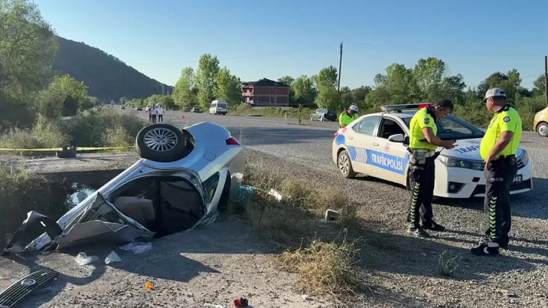 Kanala Devrilen Otomobildeki 1 Kişi Öldü 3 Kişi Yaralandı