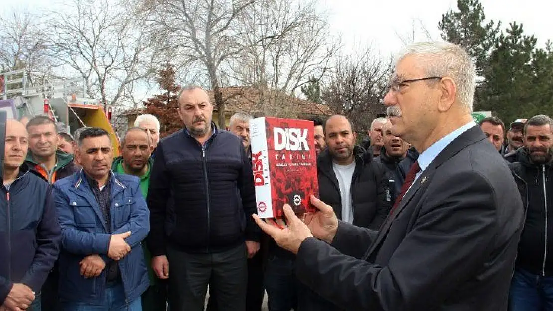 Kani Beko işçi kütüphanesinin konuğu oldu