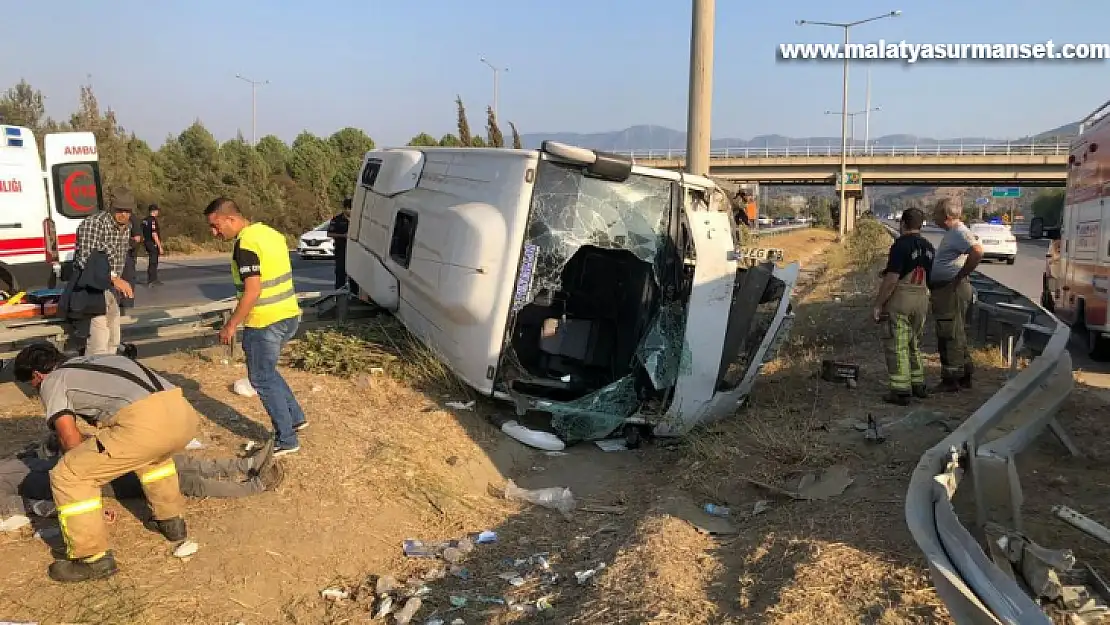 Kanser tedavisi gören hastaları taşıyan midibüs devrildi: 9 yaralı