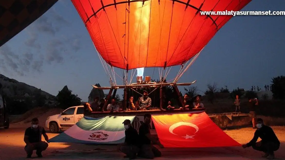 Kapadokya'da Türkiye ve Guatemala bayrakları gökyüzünde dalgalandı