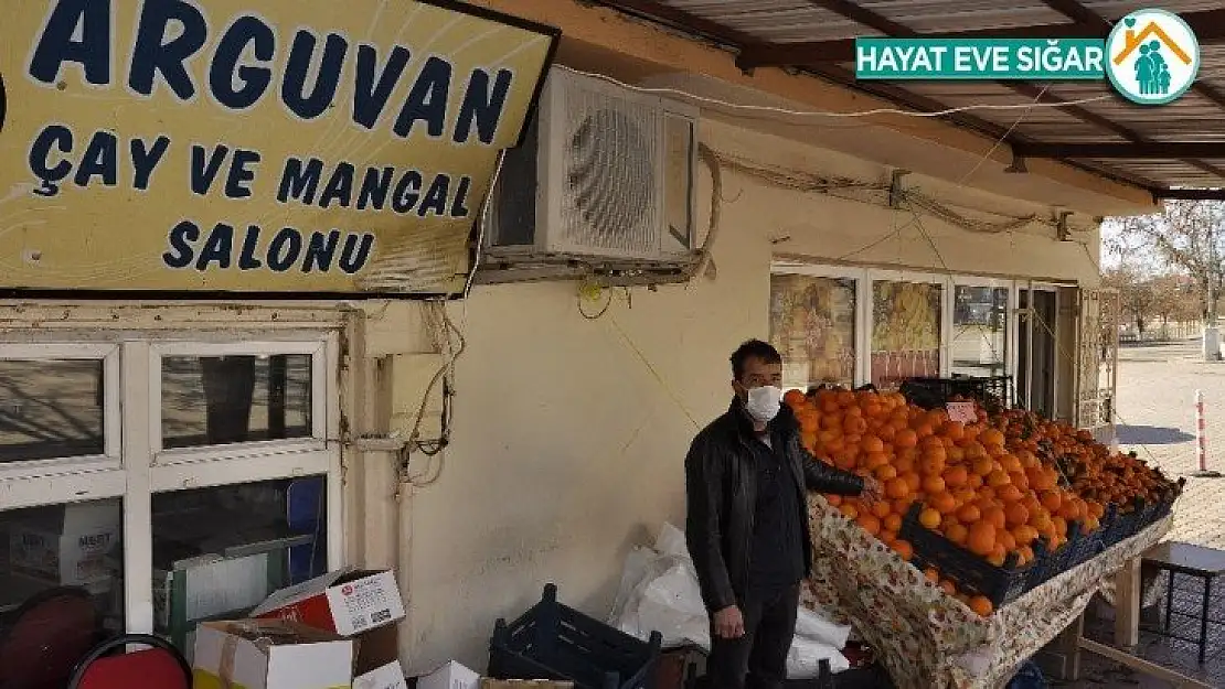 Kapatılan kahvehane ve çay ocağı işletmecilerinden manav hizmeti