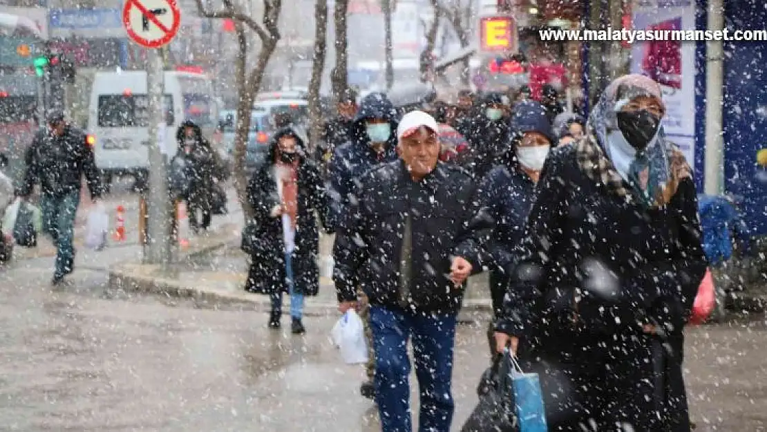 Kar, Elazığ'ı etkisi altına aldı