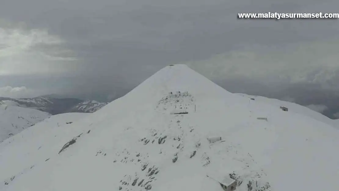 Kar ve tipi nedeniyle Nemrut Dağı yolu ulaşıma kapandı