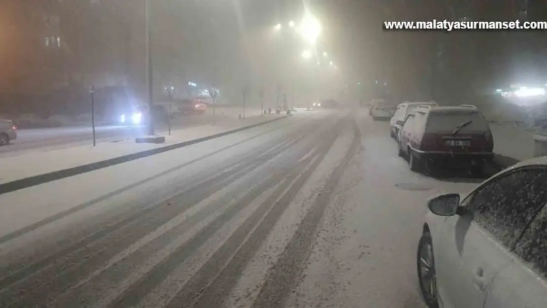 Kar yağışı Adıyaman'da ulaşımı aksattı