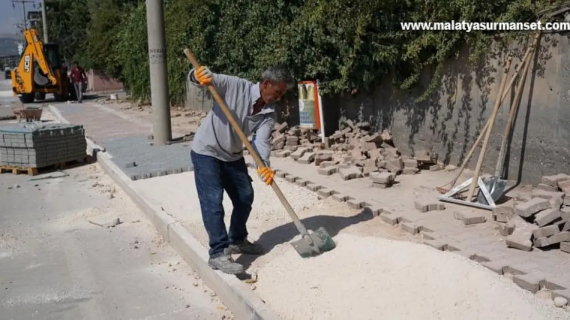 Karaali Caddesinde kaldırım çalışması