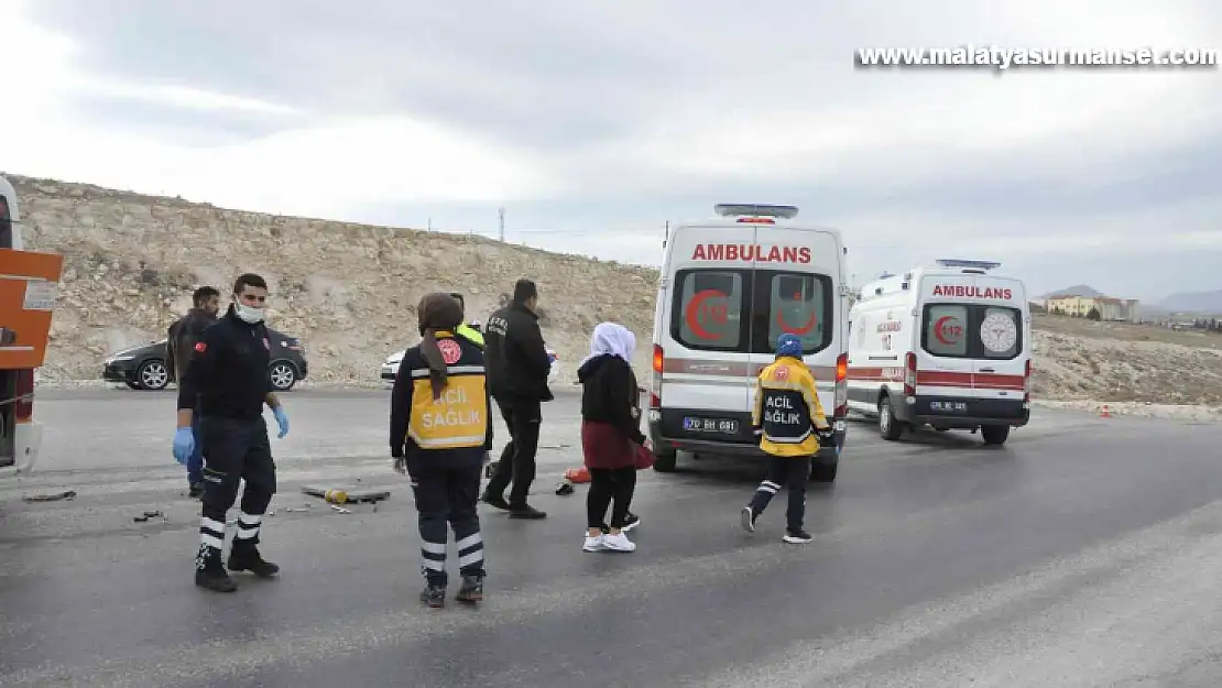 işçi servisi ile yolcu minibüsü çarpıştı: 5 yaralı