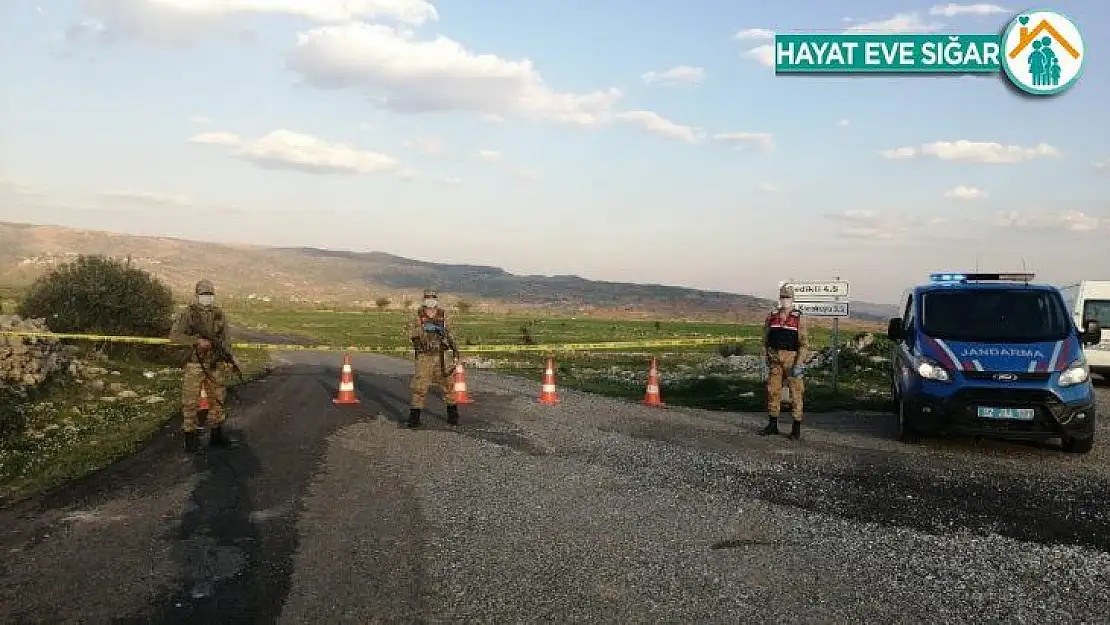 Karantina altına alınan köye girmeye çalışınca yakayı ele verdi