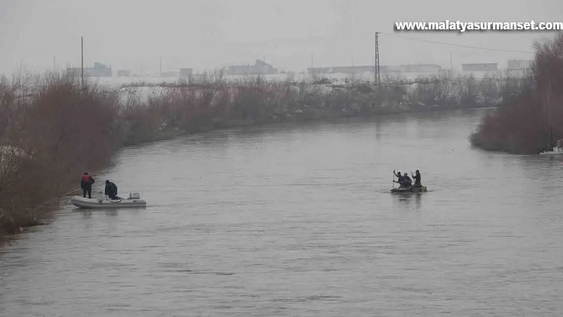 Karasu Nehri'ne düşen Yağmur'u arama çalışmalarına 8. günde de ara verildi