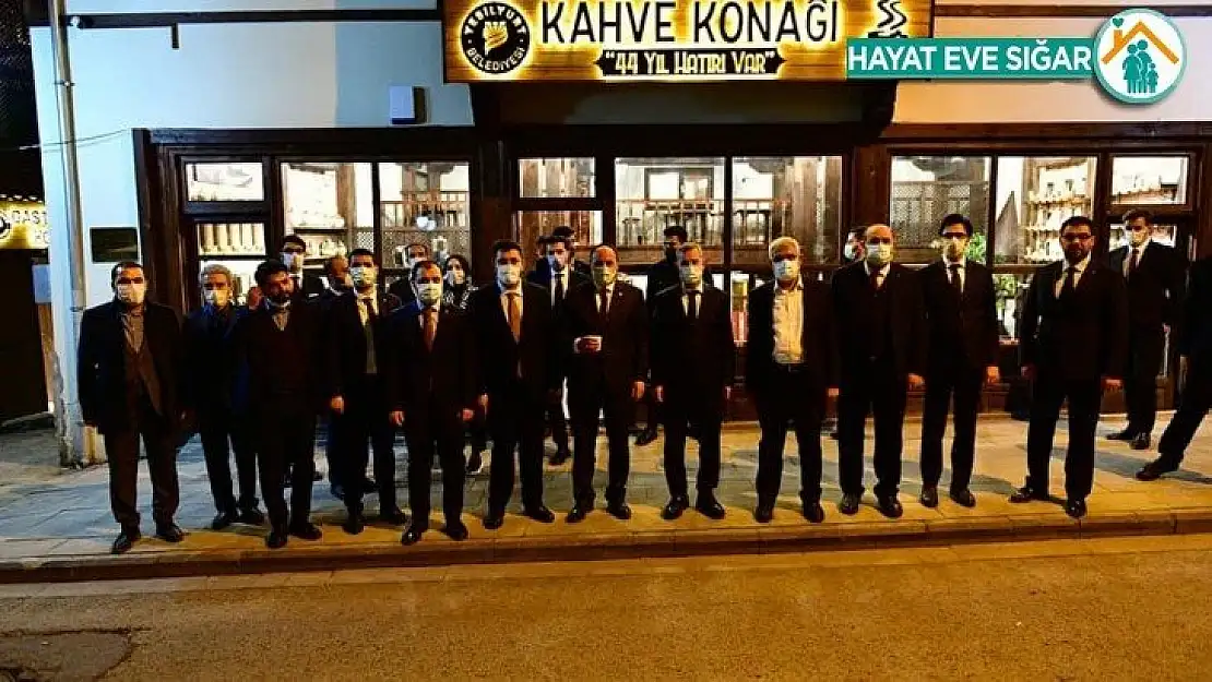 Karayel ile AK Partililer Yeşilyurt Kahve Konağını gezdi