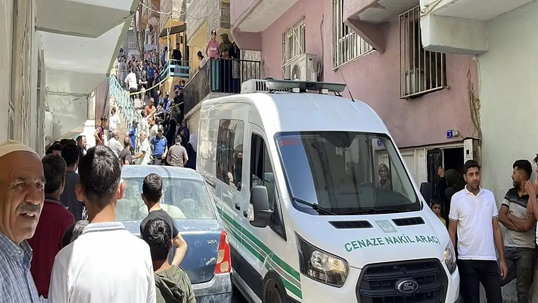Karı-Koca Evlerinde Silahla Vurularak Hayatını Kaybetti
