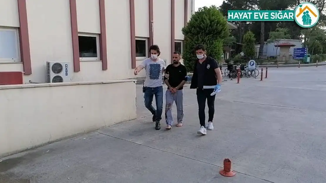 Karısı ve baldızını bıçakladı, kanlı eşofmanıyla polise teslim oldu