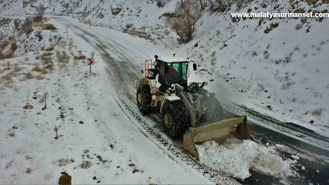 Karlı yolu açarak vatandaşı hastaneye yetiştirildiler