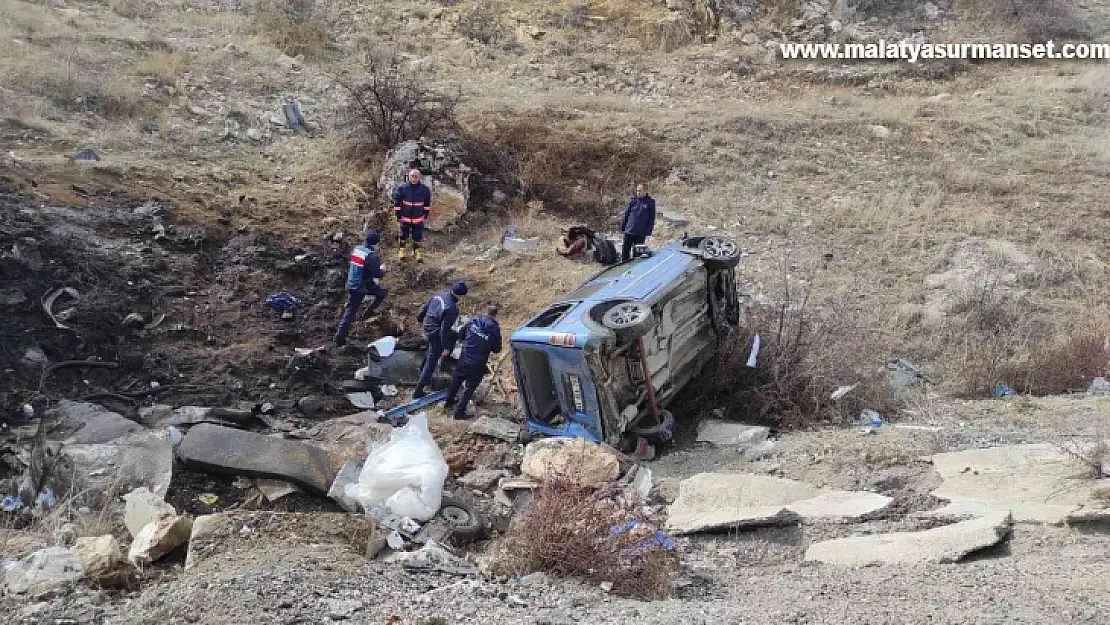 Karşı şeride geçen araç şarampole yuvarlandı: 4 yaralı