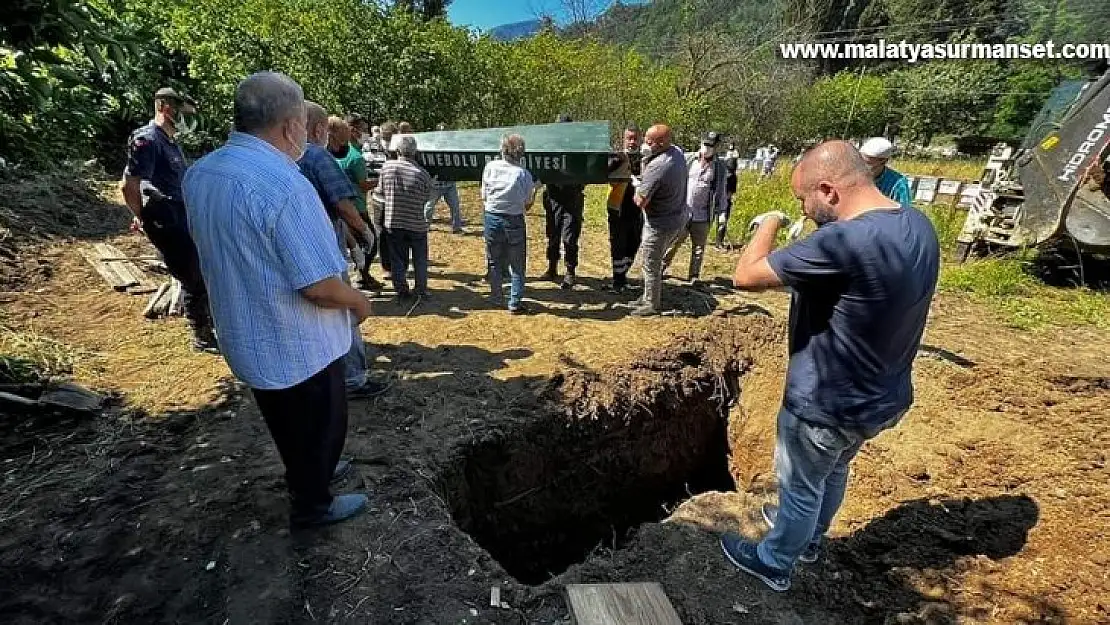 Kastamonu'dan Sinop'a kadar sürüklenen cenaze yeniden defnedildi