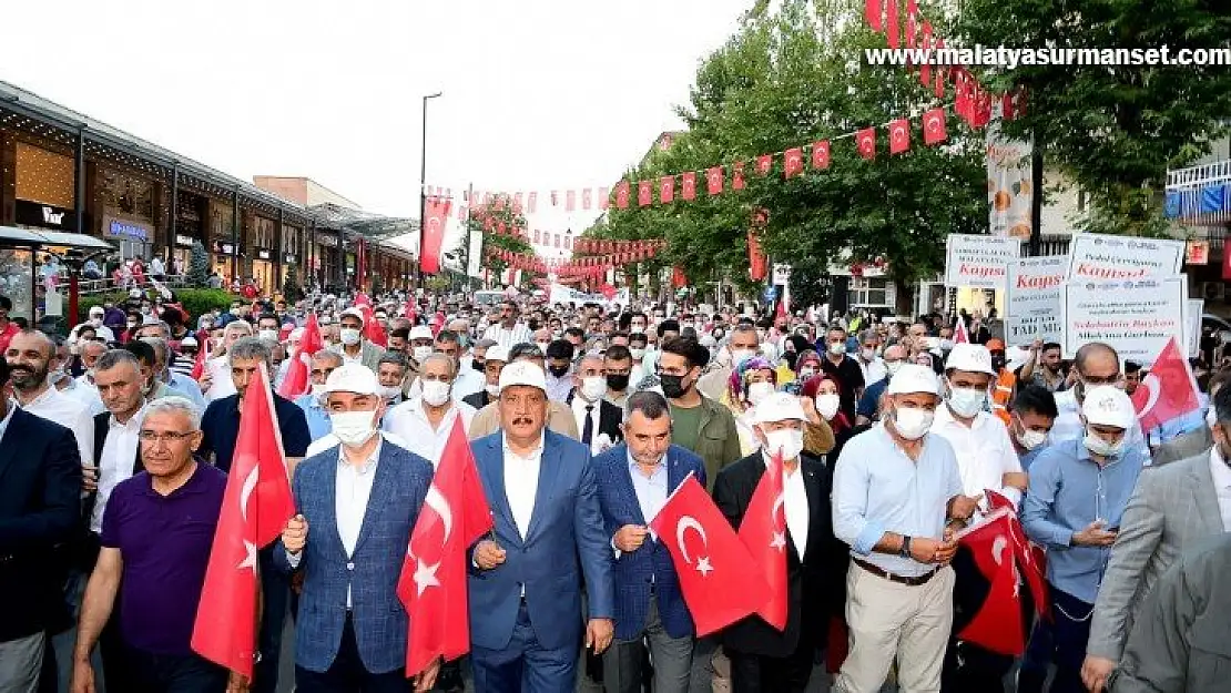 Kayısı festivalinde kortej yürüyüşüne yoğun ilgi