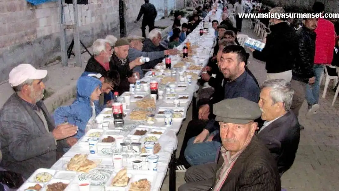 Kaymakamı Sevgili ile Belediye Başkanı Doğru ihtiyaç sahibi ailelerle iftar yaptı