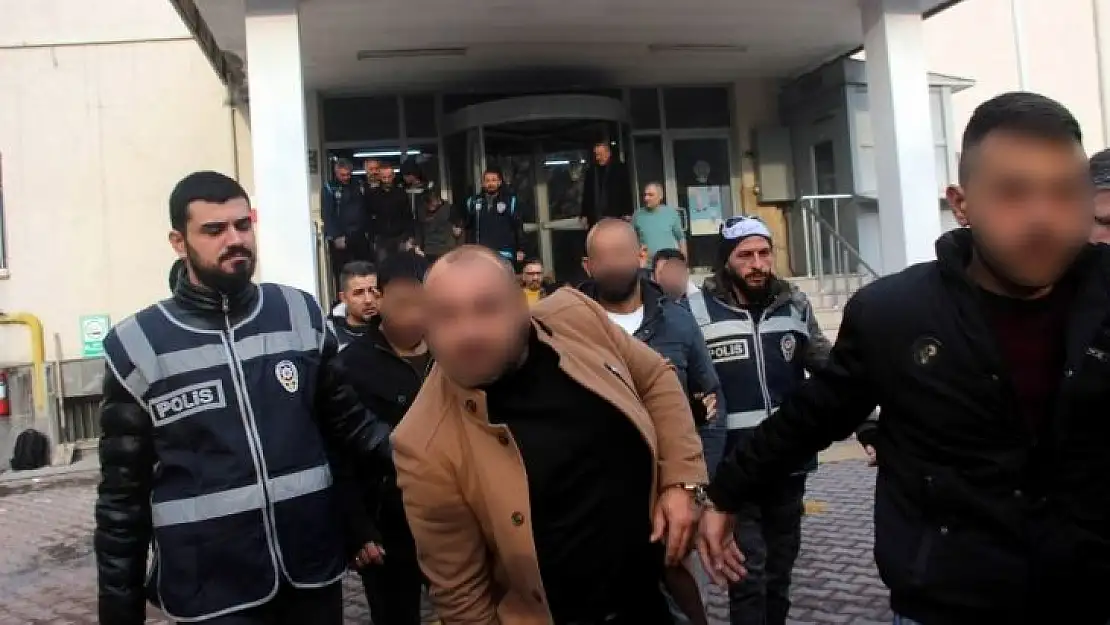 Kayseri'de aranan şahıslara 120 polis ile şafak operasyonu: 32 gözaltı