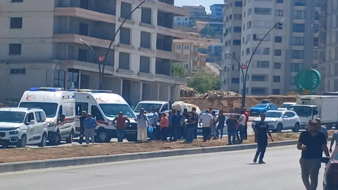 Kaza Üstüne Kaza 5 Araç Çarpıştı 6 Kişi Yaralandı