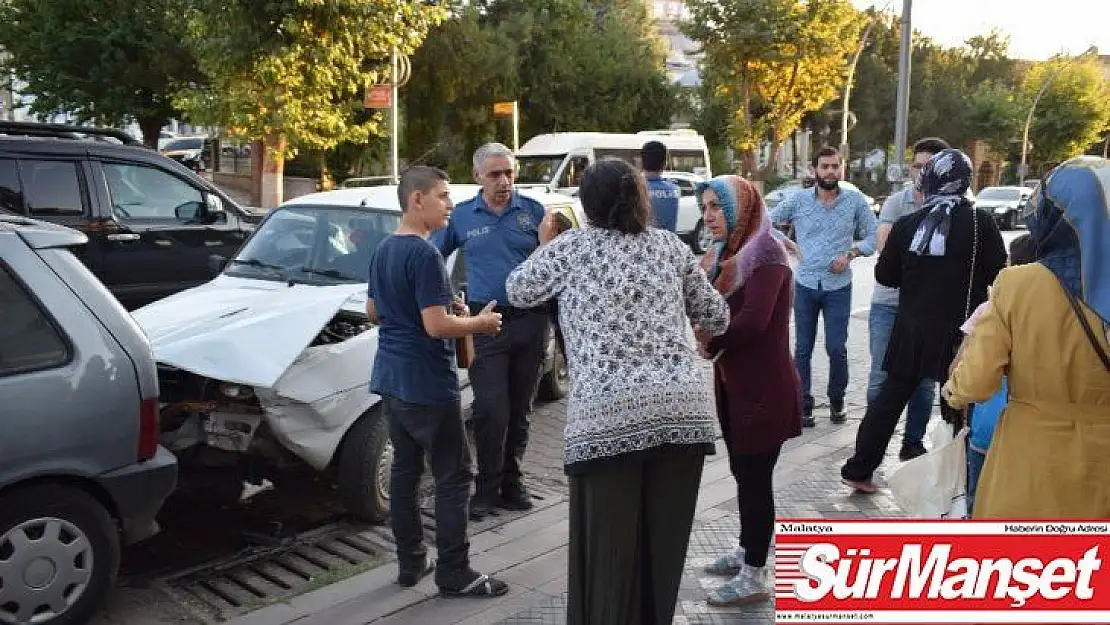 Kaza yapan araç sürücüsü otomobili bırakıp kaçtı