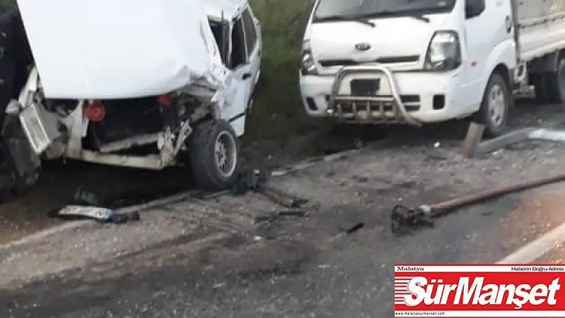 Kaza yapan sürücü otomobilde sıkıştı
