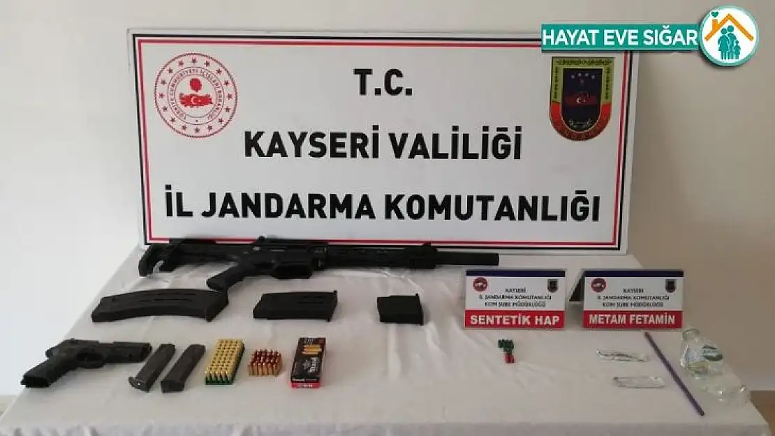 Kazaya karışan araçtan uyuşturucu ve silah çıktı
