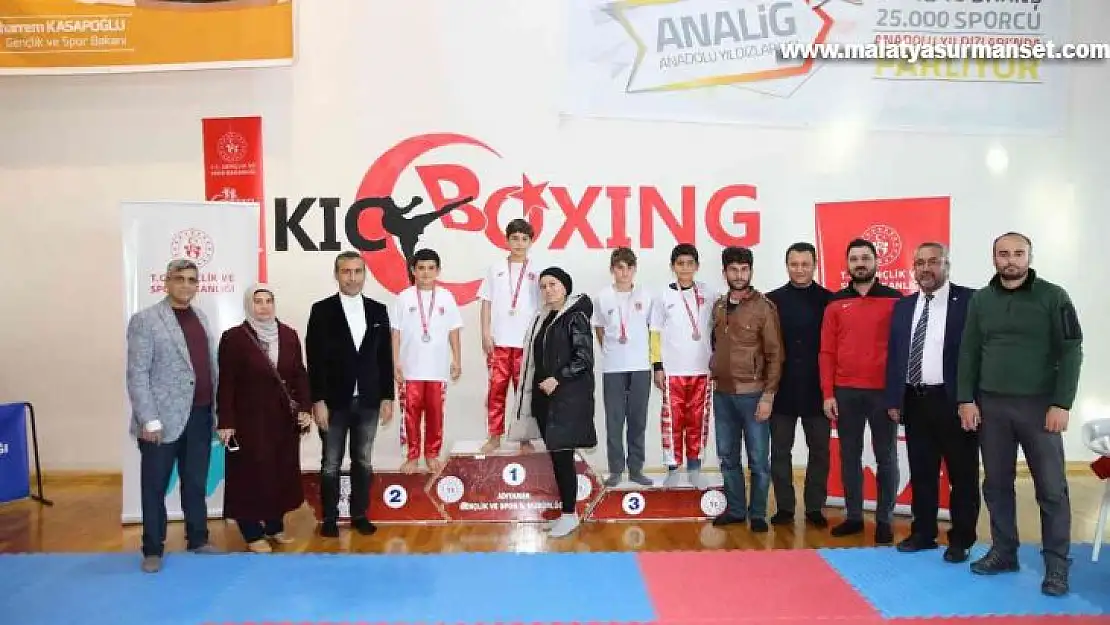 Kick boks şampiyonlarına madalyaları teslim edildi