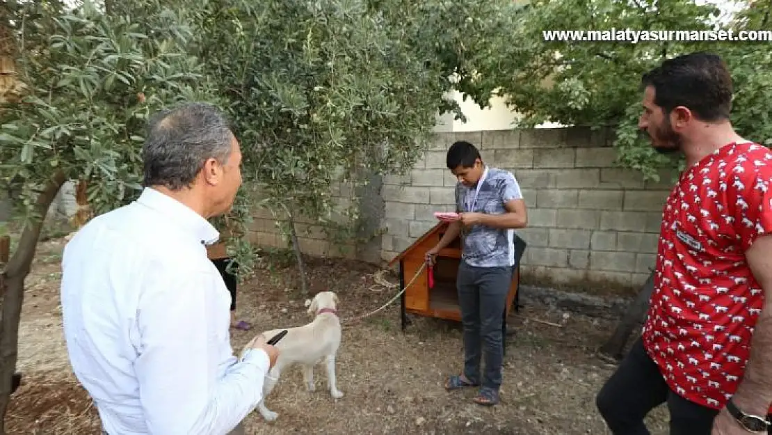 Kılınç, Furkan'a Köpek kulübesi hediye etti