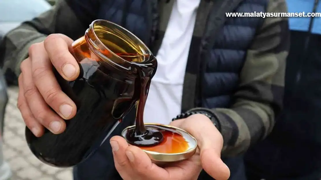 Kilolarca etiketsiz bal ve pekmez satarken yakalandı,