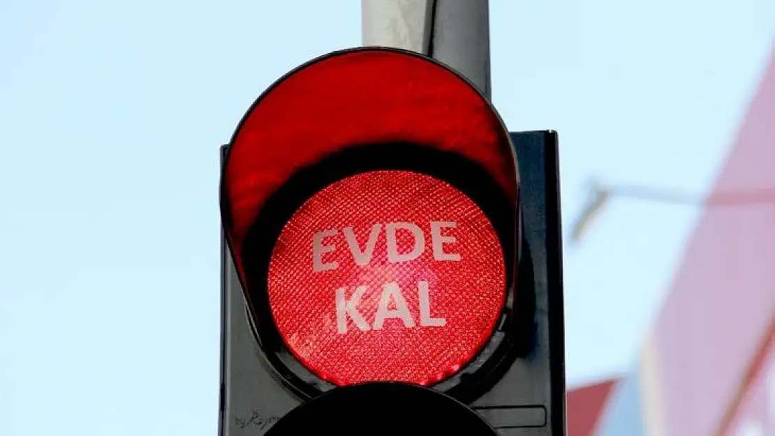 Kırmızı ışıklar 'evde kal' dedi