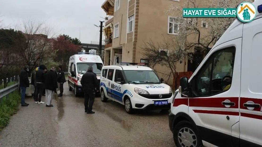Kısıtlamada sokakta bıçaklı kavga: 3 yaralı