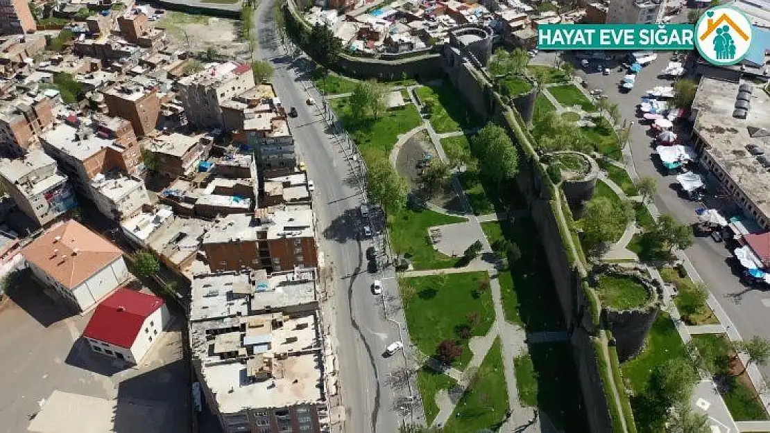 Kısıtlamanın 2'nci gününde de Diyarbakır'ın cadde ve sokakları boş kaldı
