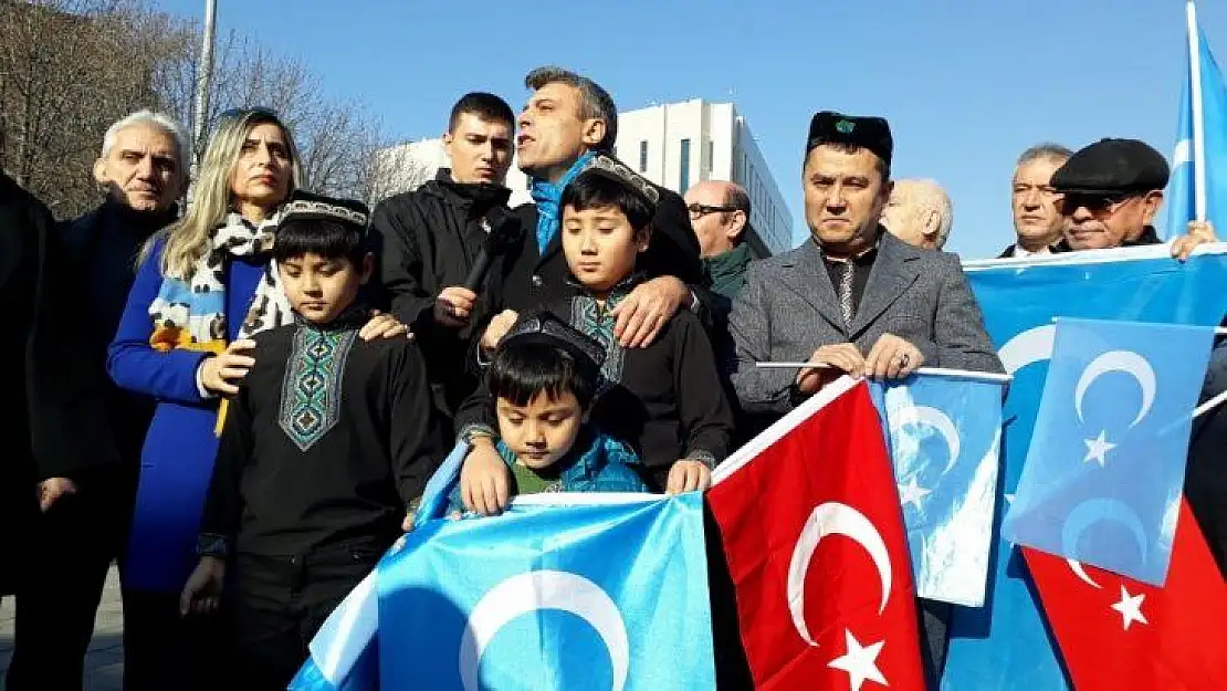 Kızılay Meydanı'nda Uygur Türklerine destek eylemi