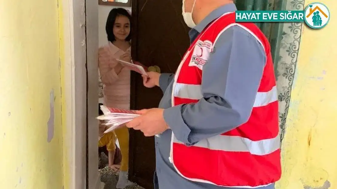 Kızılay Sur Şubesinden vatandaşlara maske