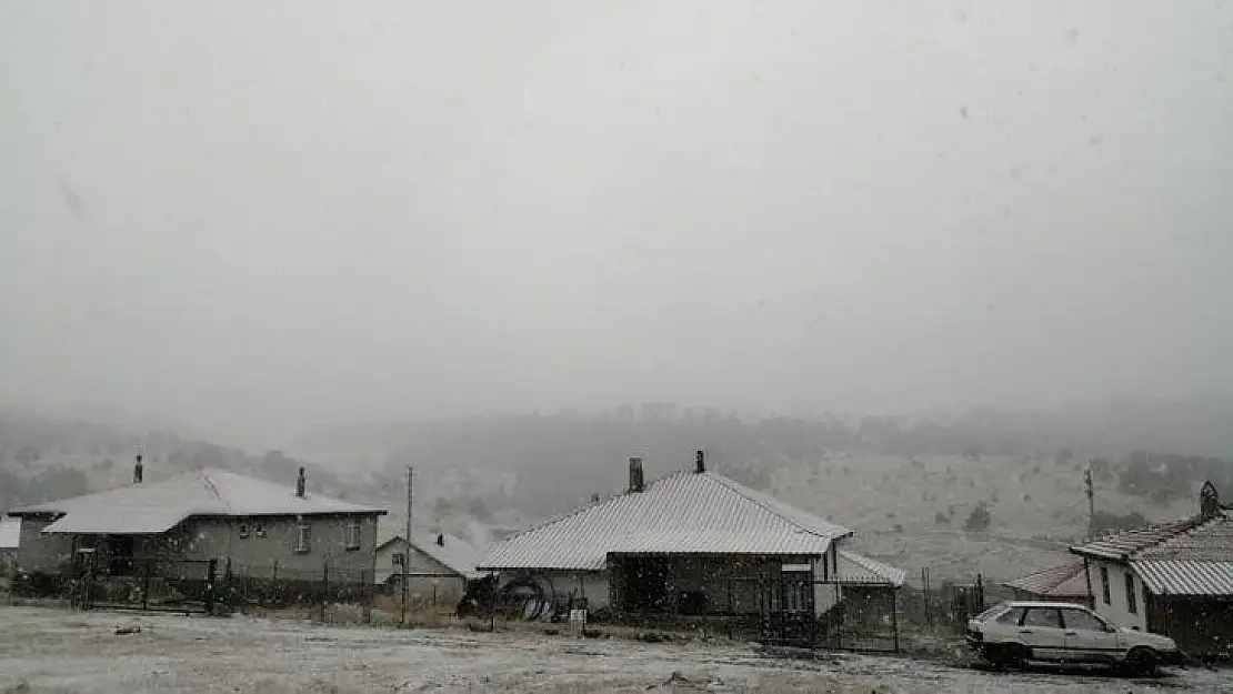 Kızılcahamam'a mevsimin ilk karı yağdı