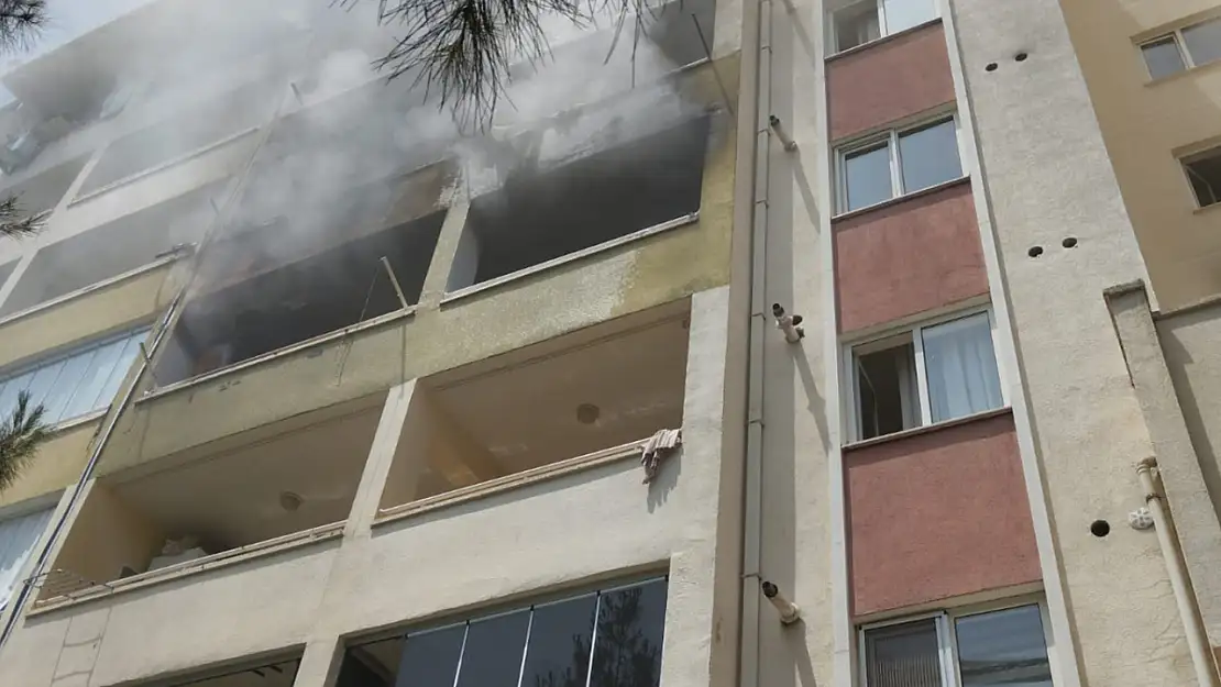 Klima Patlaması Sonrası Alevler Daireyi Sardı 4 Yaralı