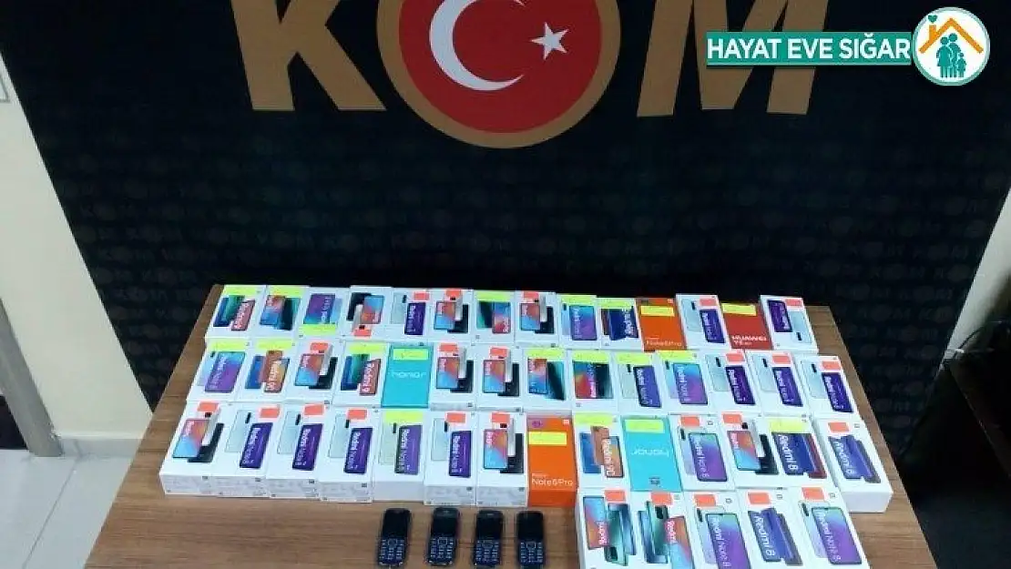 Kocaeli'de 51 adet gümrük kaçağı cep telefonu ele geçirildi