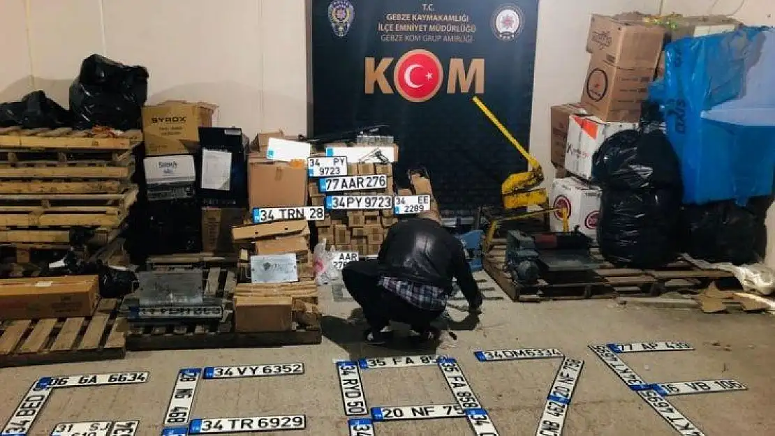 Kocaeli'de sahte plaka basımı yapan galeriye operasyon  4 gözaltı