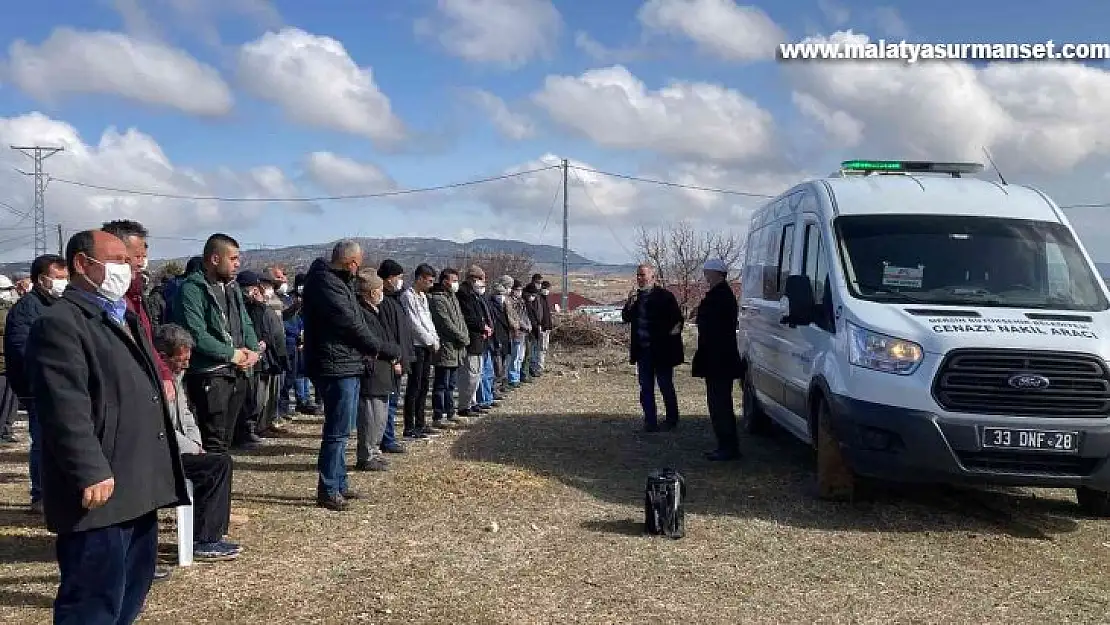 Kocasının okul bahçesinde öldürdüğü 2 çocuk annesi toprağa verildi