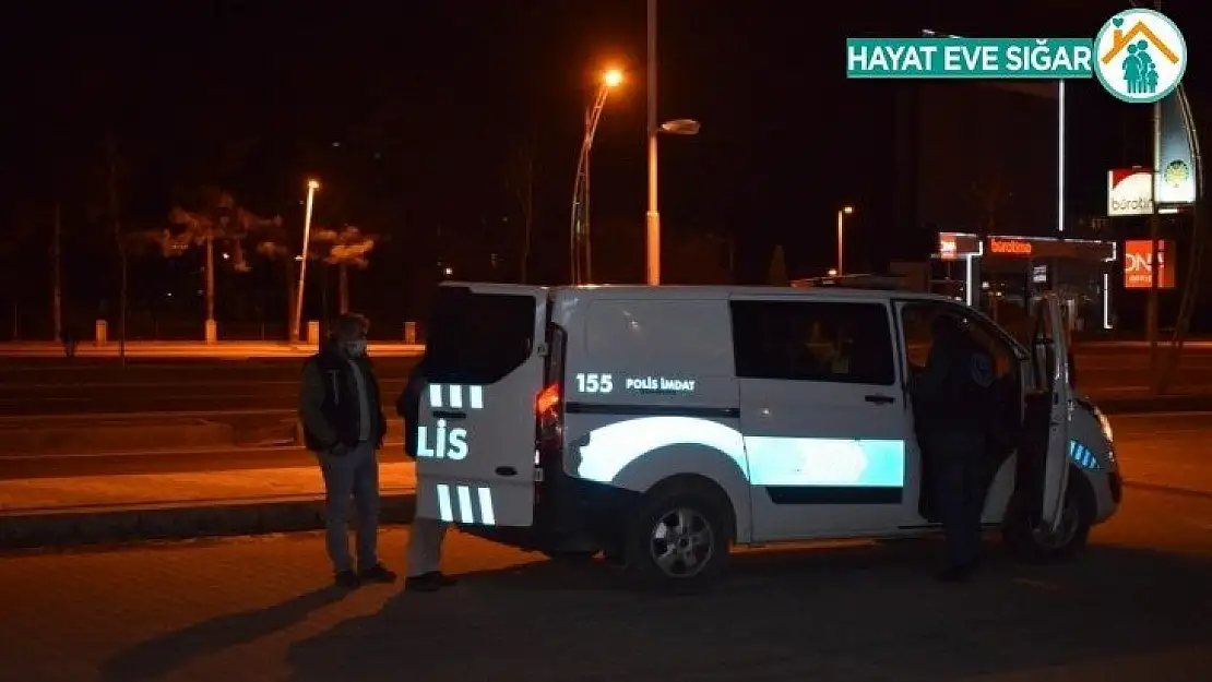 Komşular arasındaki sözlü tartışma silahlı kavgaya dönüştü: 2 yaralı