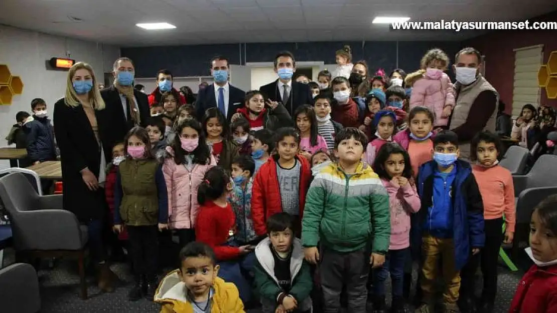 Konteyner kentteki çocuklar için yapılan kütüphane hizmete açıldı