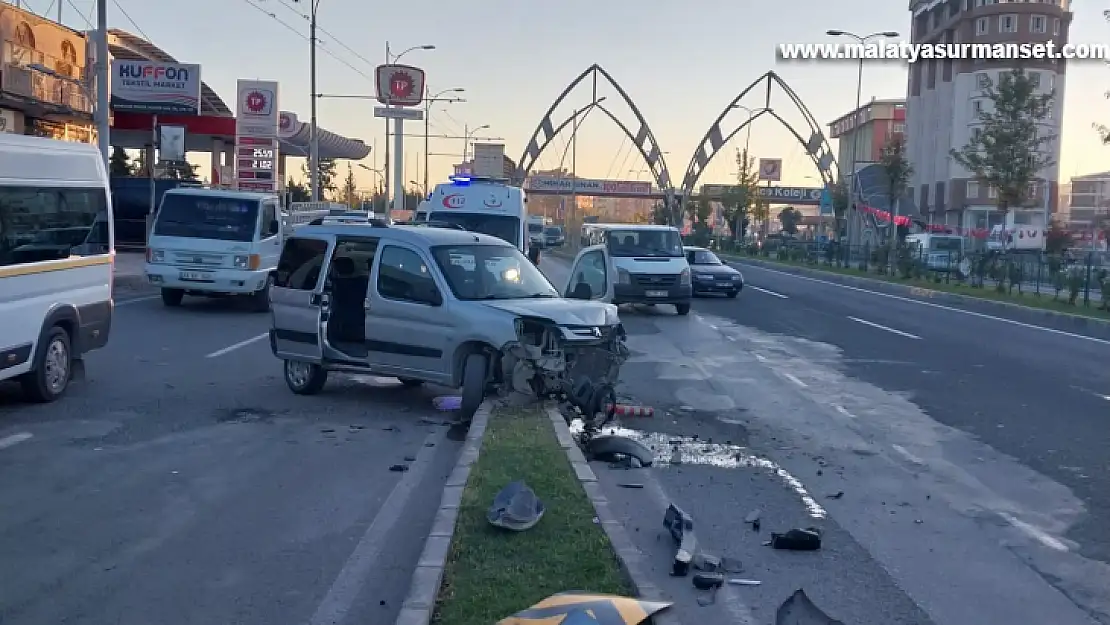 Kontrolden çıkan araç refüje çarptı: 1 yaralı