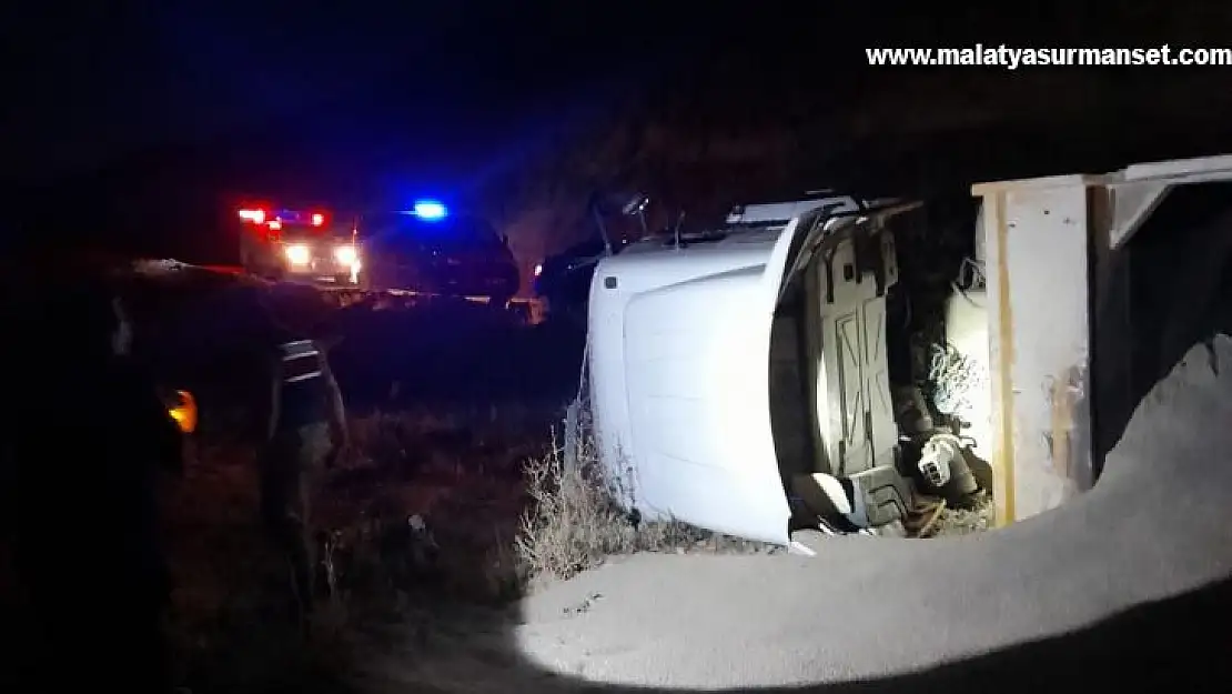 Kontrolden çıkan hafriyat kamyonu devrildi: 1 yaralı