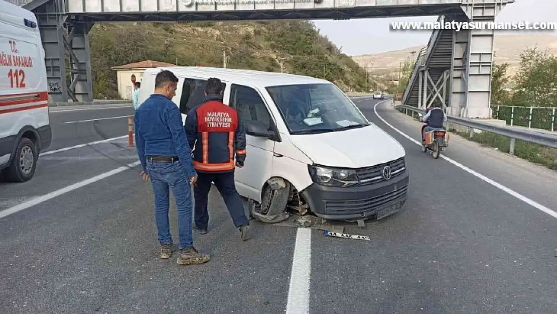 Kontrolden çıkan minibüs kaza yaptı: 2 yaralı