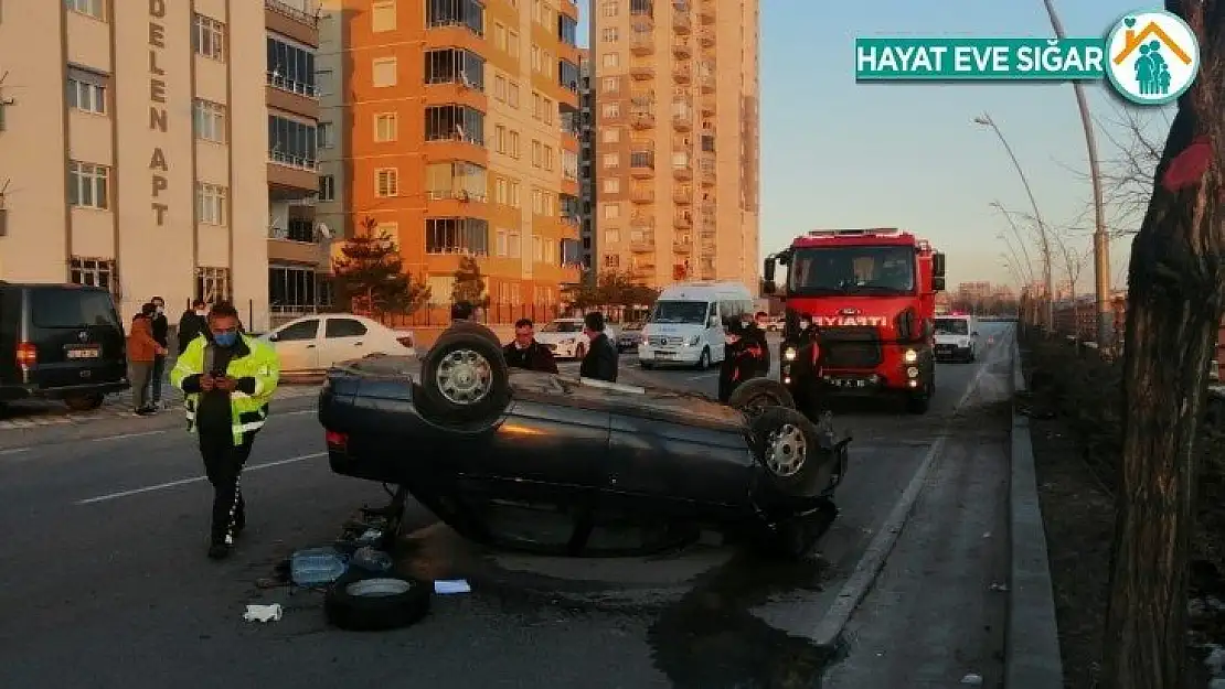 Kontrolden çıkan otomobil ağaca çarpıp takla attı: 2 yaralı