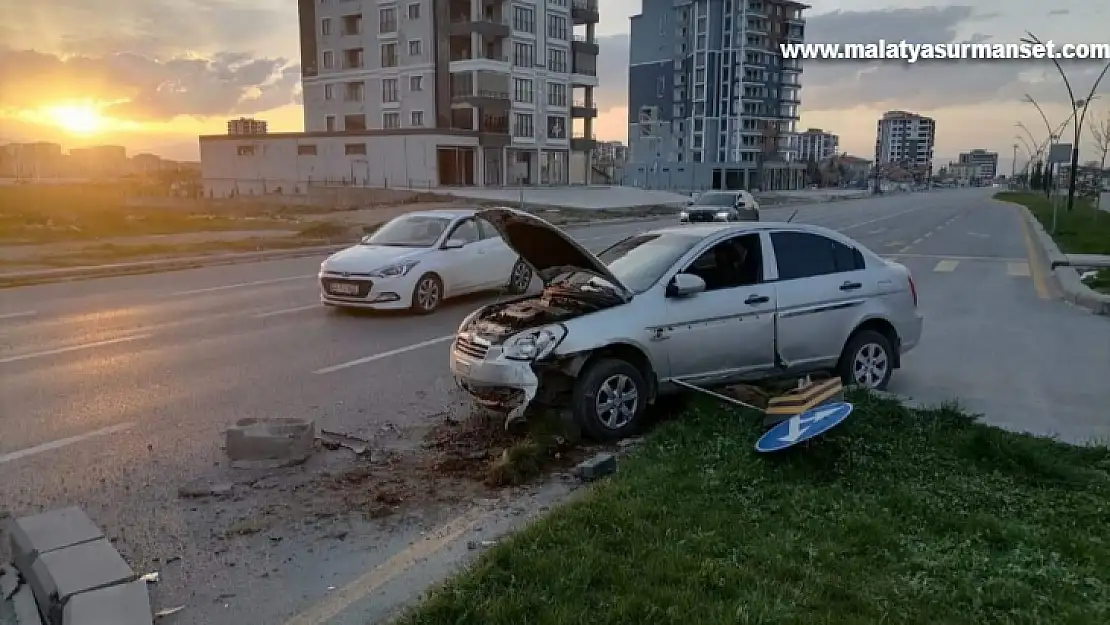 Kontrolden çıkan otomobil refüje çarptı: 6 yaralı