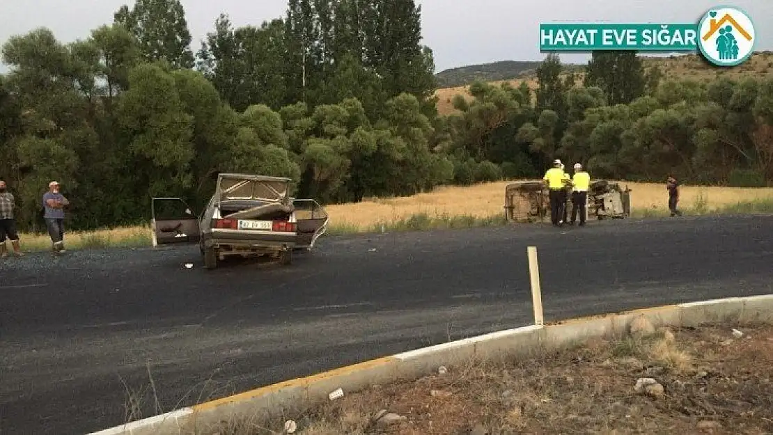 Konya'da iki otomobil çarpıştı: 3 yaralı