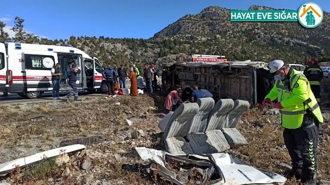 Konya'da minibüs devrildi: 12 yaralı